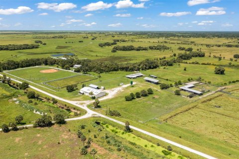 Commercial property in Okeechobee, Florida № 1694624 - photo 19
