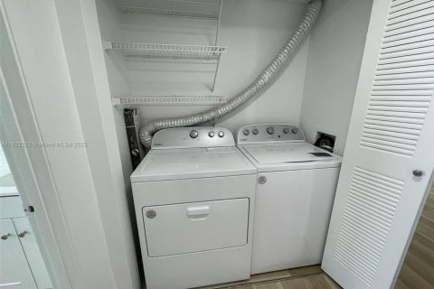 Copropriété à louer à Miramar, Floride: 2 chambres, 77.29 m2 № 1976179 - photo 10