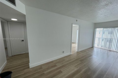 Copropriété à louer à Miramar, Floride: 2 chambres, 77.29 m2 № 1976179 - photo 14