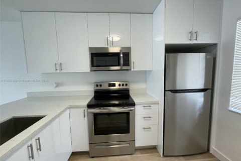 Copropriété à louer à Miramar, Floride: 2 chambres, 77.29 m2 № 1976179 - photo 6