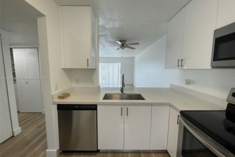 Copropriété à louer à Miramar, Floride: 2 chambres, 77.29 m2 № 1976179 - photo 5