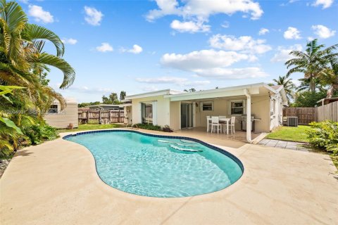 House in Hollywood, Florida 3 bedrooms, 133.97 sq.m. № 2068993 - photo 3