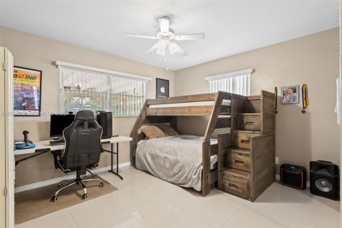 House in Hollywood, Florida 3 bedrooms, 133.97 sq.m. № 2068993 - photo 14