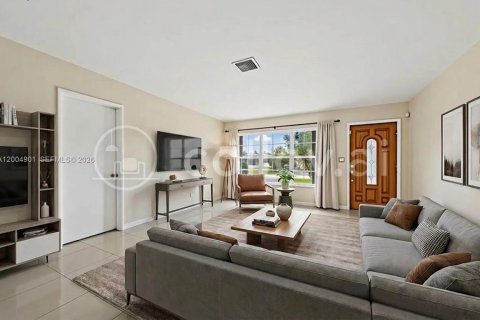 House in Hollywood, Florida 3 bedrooms, 133.97 sq.m. № 2068993 - photo 7