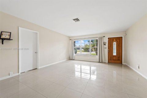 House in Hollywood, Florida 3 bedrooms, 133.97 sq.m. № 2068993 - photo 6