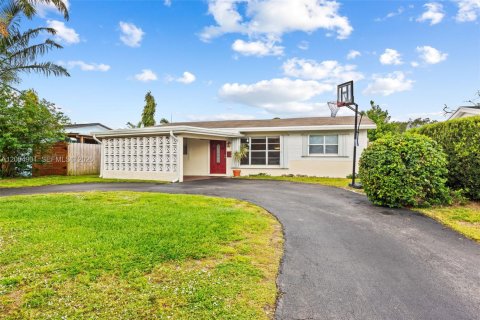 House in Hollywood, Florida 3 bedrooms, 133.97 sq.m. № 2068993