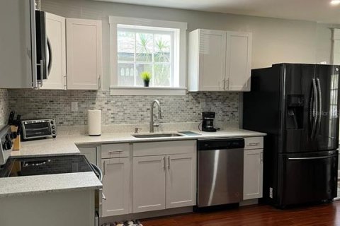 Immobilier commercial à vendre à Orlando, Floride: 5 chambres, 167.13 m2 № 1916100 - photo 10