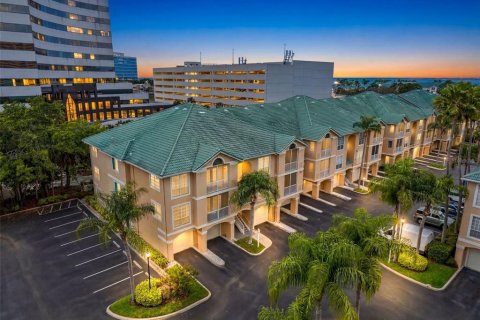 Condominio en Tampa, Florida, 2 dormitorios № 2142618