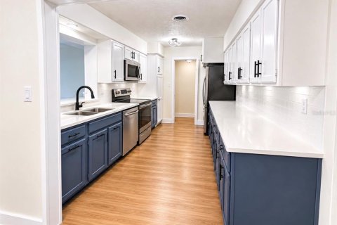 Villa ou maison à vendre à Belle Isle, Floride: 4 chambres, 156.08 m2 № 2316549 - photo 11
