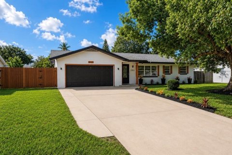 Villa ou maison à vendre à Belle Isle, Floride: 4 chambres, 156.08 m2 № 2316549 - photo 2