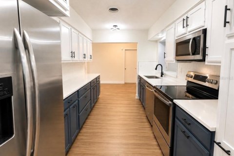 Villa ou maison à vendre à Belle Isle, Floride: 4 chambres, 156.08 m2 № 2316549 - photo 10