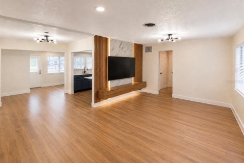 Villa ou maison à vendre à Belle Isle, Floride: 4 chambres, 156.08 m2 № 2316549 - photo 7