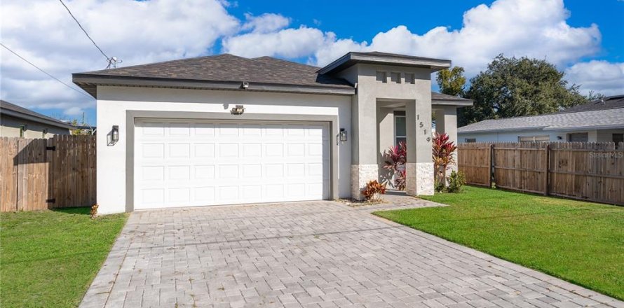 House in Orlando, Florida 4 bedrooms, 156.63 sq.m. № 2239542