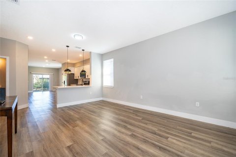 House in Orlando, Florida 4 bedrooms, 156.63 sq.m. № 2239542 - photo 8