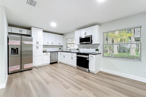 Casa en venta en Eustis, Florida, 3 dormitorios, 189.15 m2 № 1919909 - foto 12