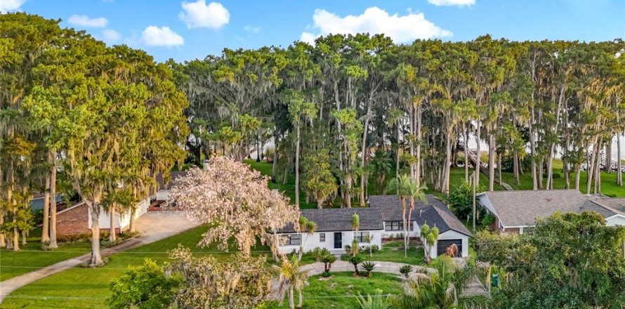 Villa ou maison à Eustis, Floride 3 chambres, 189.15 m2 № 1919909