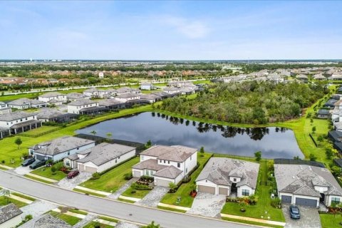 Villa ou maison à louer à Bradenton, Floride: 6 chambres, 271.09 m2 № 2386271 - photo 8