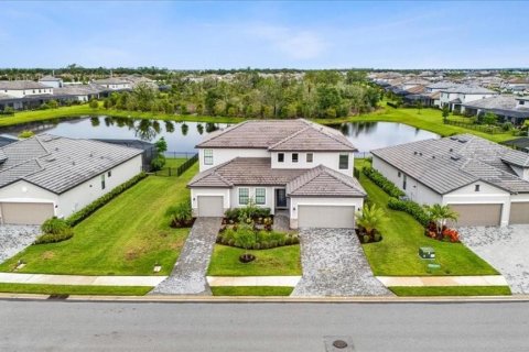 Villa ou maison à louer à Bradenton, Floride: 6 chambres, 271.09 m2 № 2386271 - photo 6
