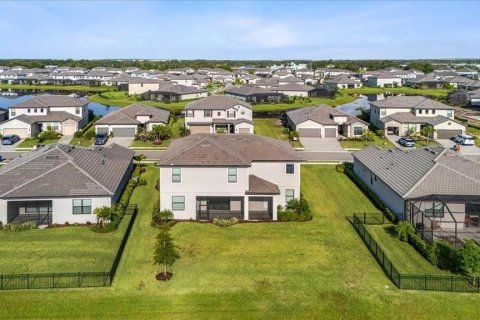 Villa ou maison à louer à Bradenton, Floride: 6 chambres, 271.09 m2 № 2386271 - photo 2