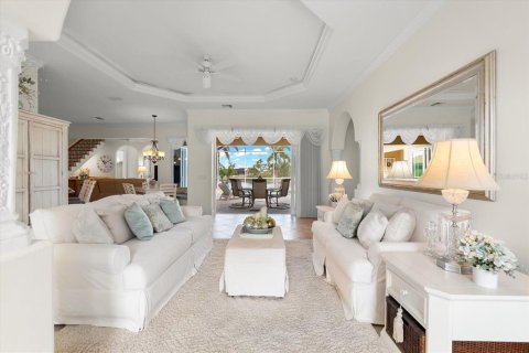 House in Port Charlotte, Florida 4 bedrooms, 330.55 sq.m. № 1549815 - photo 10