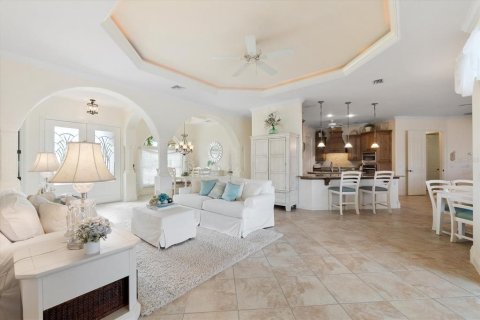 House in Port Charlotte, Florida 4 bedrooms, 330.55 sq.m. № 1549815 - photo 9
