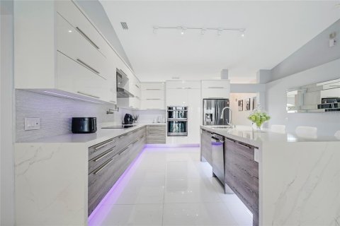 Villa ou maison à vendre à Kissimmee, Floride: 4 chambres, 164.44 m2 № 2402931 - photo 18