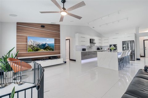Villa ou maison à vendre à Kissimmee, Floride: 4 chambres, 164.44 m2 № 2402931 - photo 24