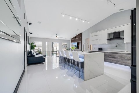 Villa ou maison à vendre à Kissimmee, Floride: 4 chambres, 164.44 m2 № 2402931 - photo 11