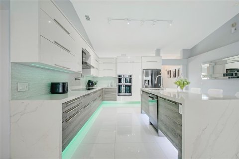 Villa ou maison à vendre à Kissimmee, Floride: 4 chambres, 164.44 m2 № 2402931 - photo 21