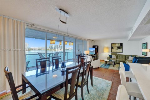 Copropriété à vendre à Sunny Isles Beach, Floride: 2 chambres, 120.77 m2 № 1962941 - photo 10