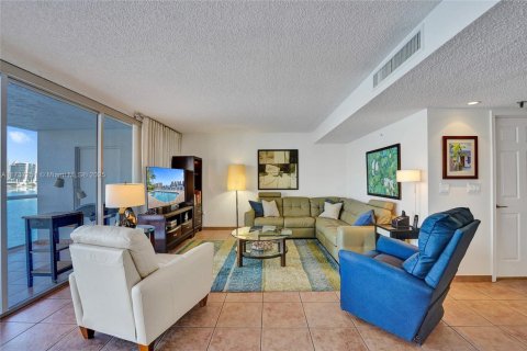 Copropriété à vendre à Sunny Isles Beach, Floride: 2 chambres, 120.77 m2 № 1962941 - photo 7