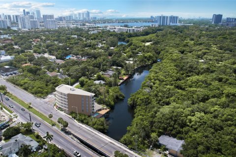 Condo in Miami, Florida, 2 bedrooms  № 1693395 - photo 8
