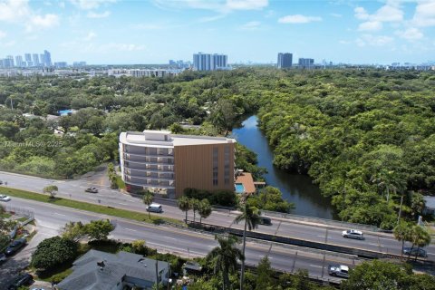 Condo in Miami, Florida, 2 bedrooms  № 1693395 - photo 9