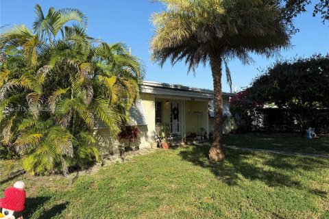 Villa ou maison à vendre à West Miami, Floride: 4 chambres, 139.82 m2 № 1984104 - photo 4