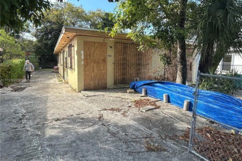 Commercial property in Miami, Florida 193.24 sq.m. № 1715204 - photo 1