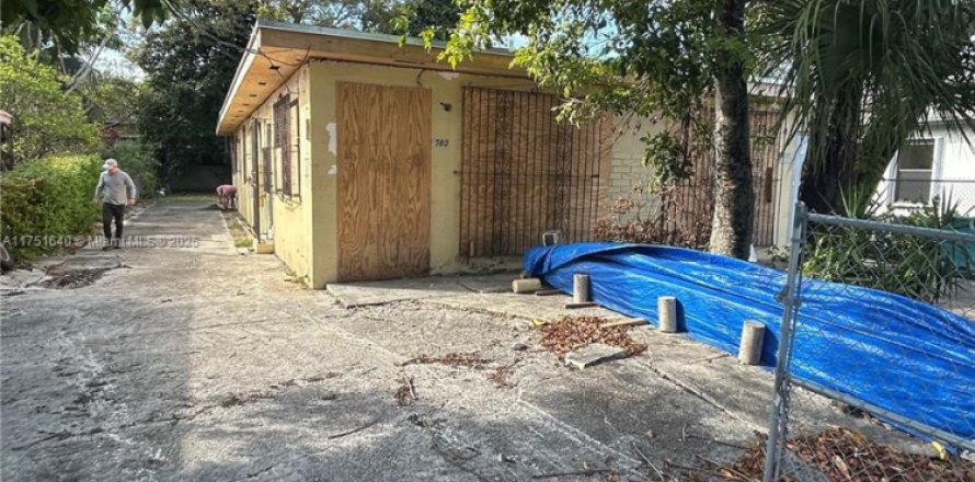 Commercial property in Miami, Florida 193.24 sq.m. № 1715204