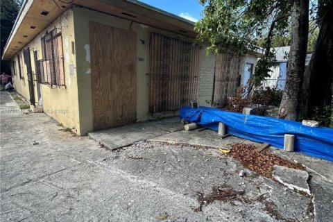 Commercial property in Miami, Florida 193.24 sq.m. № 1715204 - photo 2