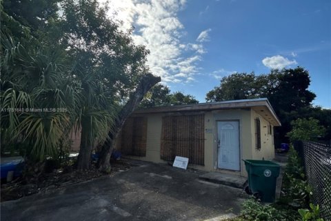 Commercial property in Miami, Florida 193.24 sq.m. № 1715204 - photo 3