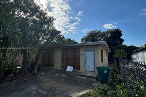 Commercial property in Miami, Florida 193.24 sq.m. № 1715204 - photo 4