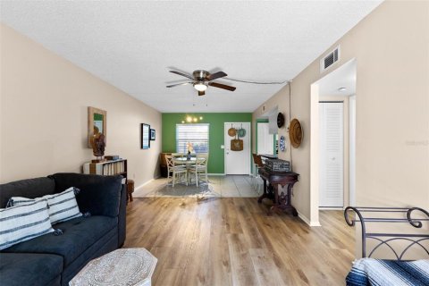 Copropriété à vendre à Tarpon Springs, Floride: 1 chambre, 62.15 m2 № 1676965 - photo 13