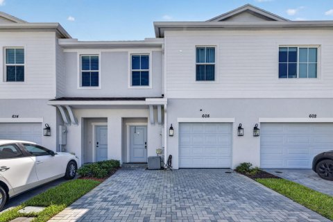 Townhouse in Port St. Lucie, Florida 3 bedrooms, 157 sq.m. № 2264947