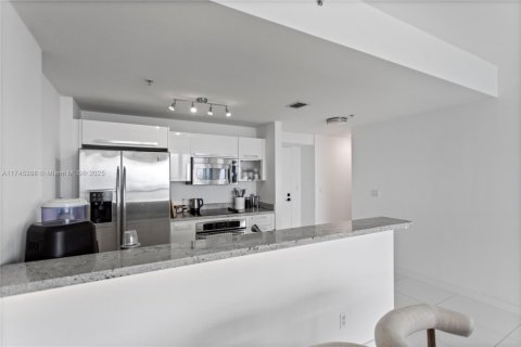 Condo in Miami, Florida, 1 bedroom  № 1940338 - photo 16