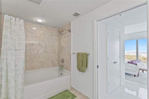 Copropriété à vendre à Miami, Floride: 1 chambre, 71.81 m2 № 1940338 - photo 24