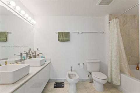 Condo in Miami, Florida, 1 bedroom  № 1940338 - photo 21