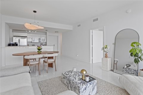 Condo in Miami, Florida, 1 bedroom  № 1940338 - photo 13