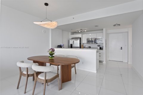 Condo in Miami, Florida, 1 bedroom  № 1940338 - photo 14