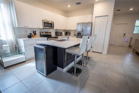 Villa ou maison à louer à Miami, Floride: 5 chambres, 207.45 m2 № 1967498 - photo 2