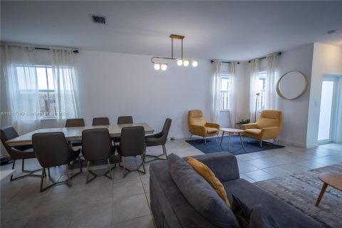 Villa ou maison à louer à Miami, Floride: 5 chambres, 207.45 m2 № 1967498 - photo 6