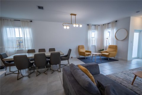 Villa ou maison à louer à Miami, Floride: 5 chambres, 207.45 m2 № 1967498 - photo 9