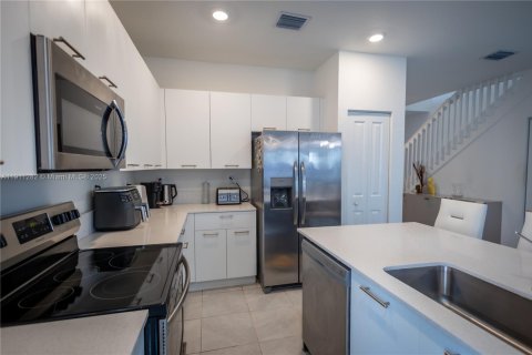 Villa ou maison à louer à Miami, Floride: 5 chambres, 207.45 m2 № 1967498 - photo 3